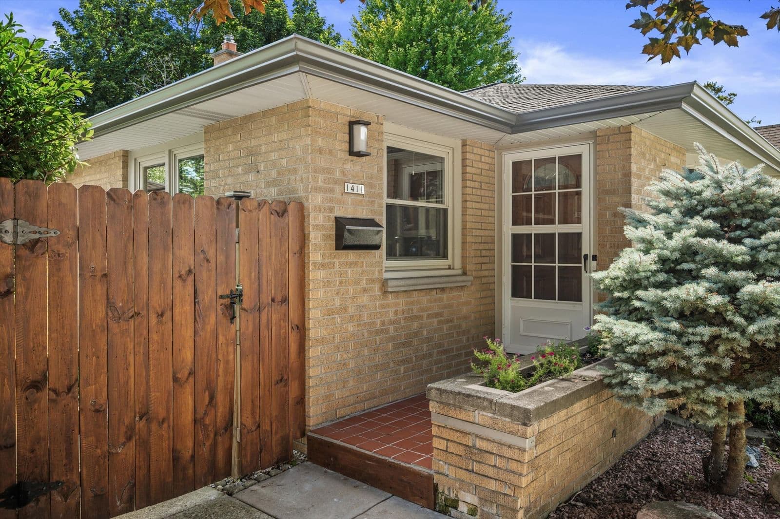 1411 Manitowoc Ave, South Milwaukee, WI 53172 2