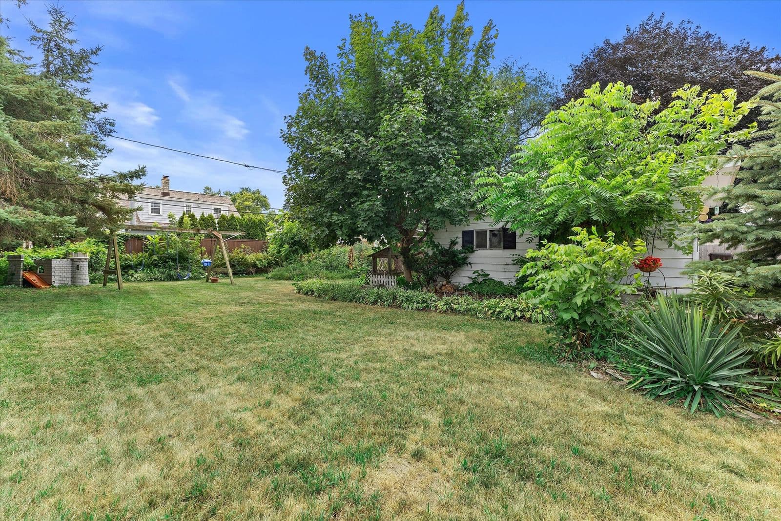 725 Oak St, South Milwaukee, WI 53172 3