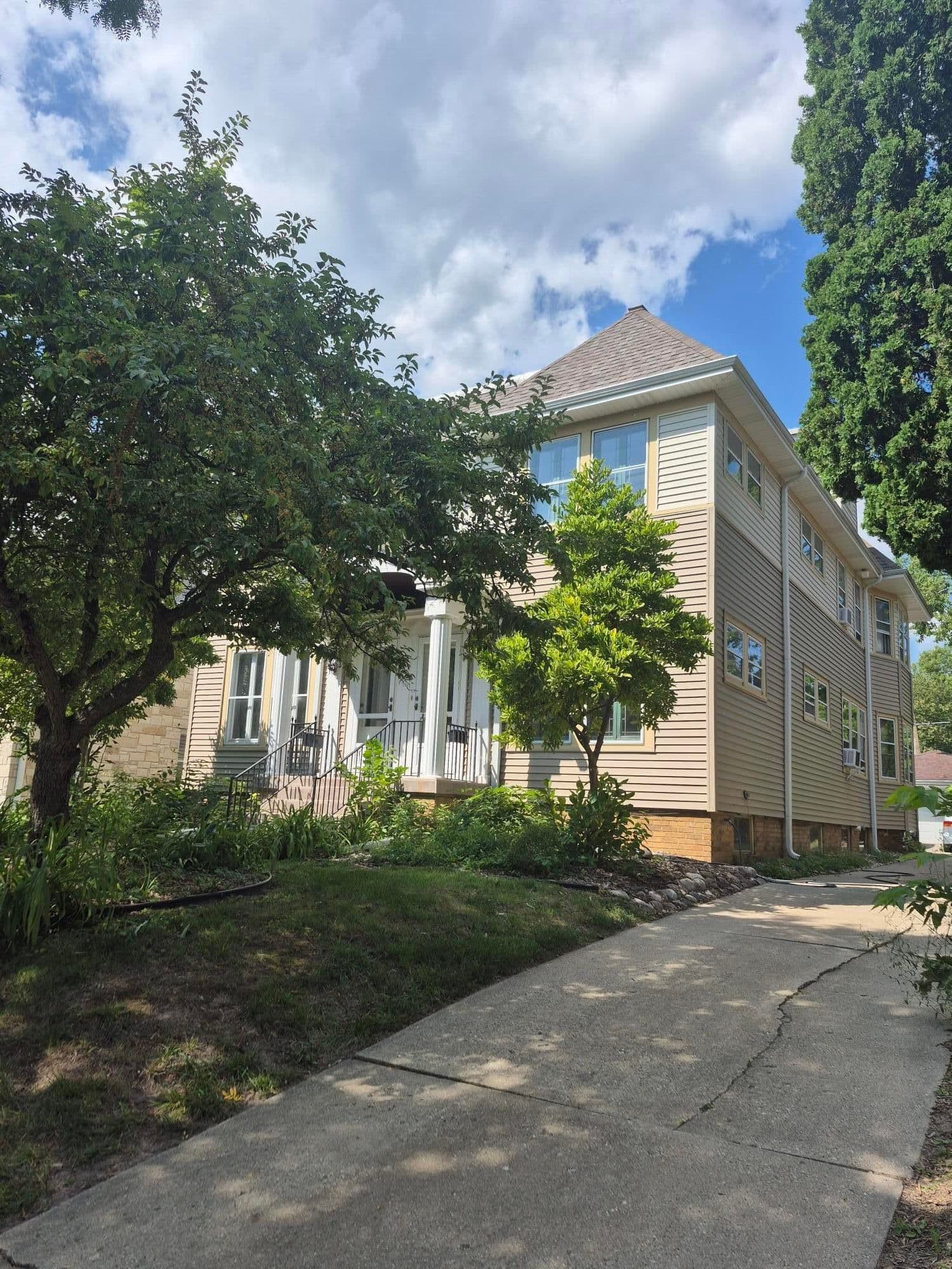 6118 Wisconsin Ave 5
