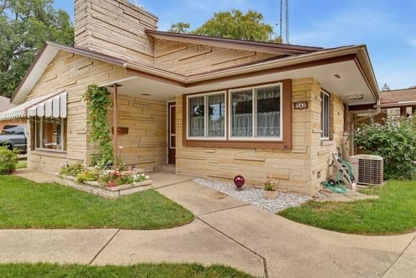 542 Van Beck Ave, Milwaukee, WI 53207 2