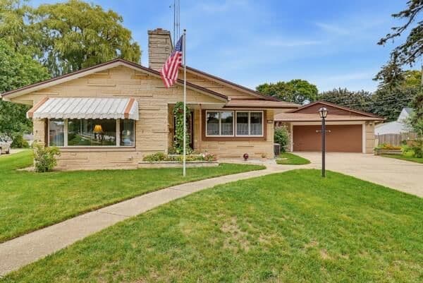 542 Van Beck Ave, Milwaukee, WI 53207