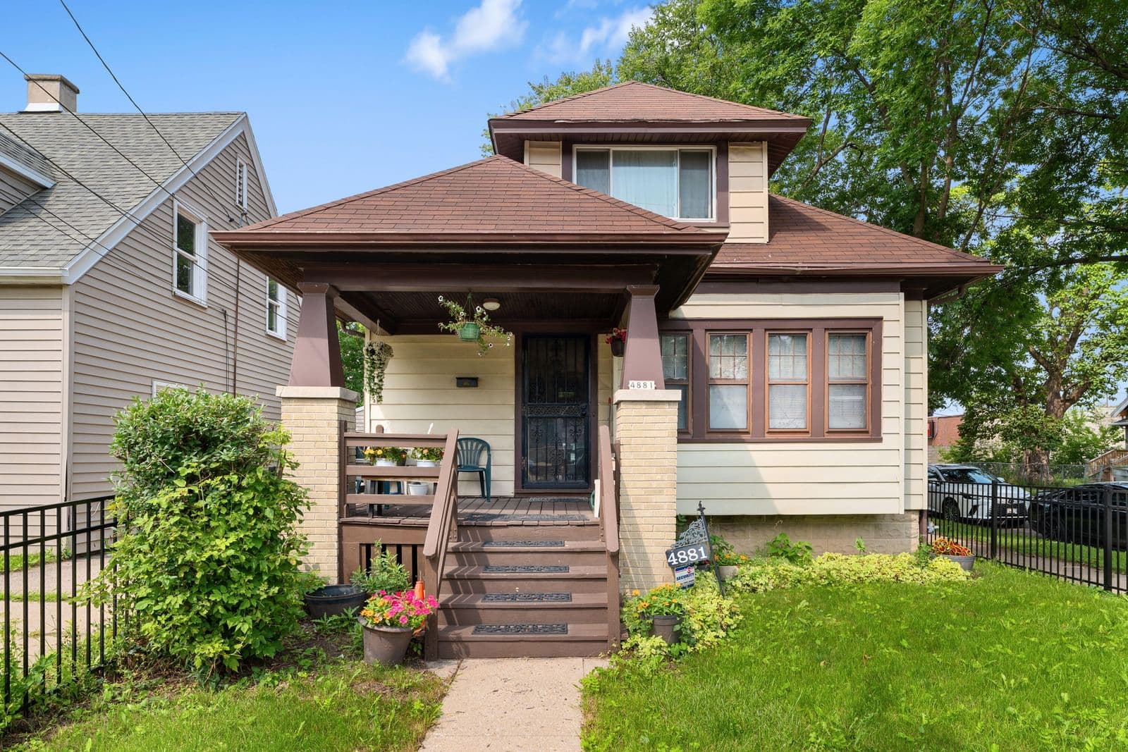 4881 27th St, Milwaukee, WI 53209