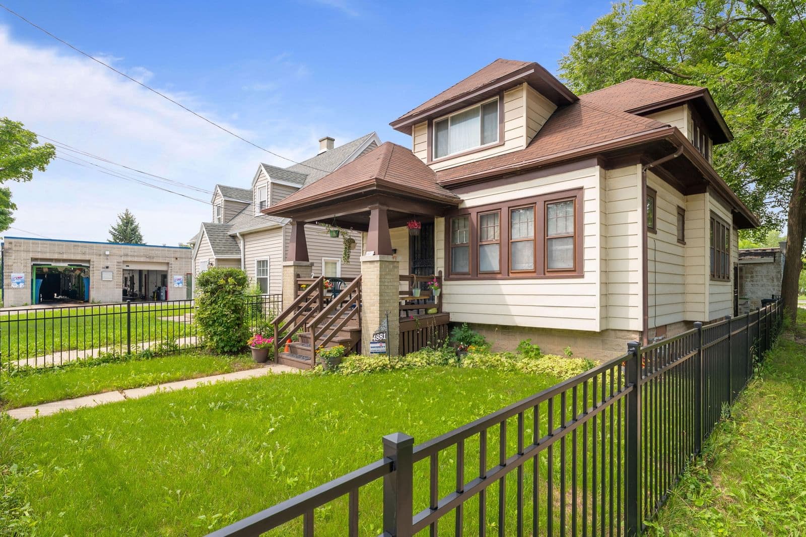 4881 27th St, Milwaukee, WI 53209 3