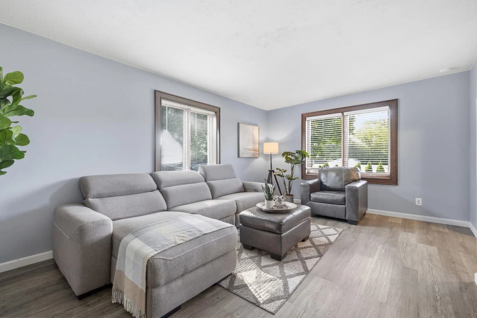 4809 Loomis Rd 4