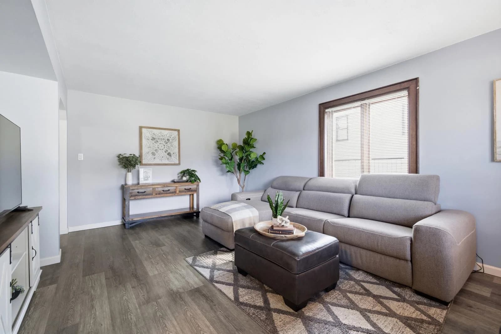 4809 Loomis Rd, Greenfield, WI 53220 3