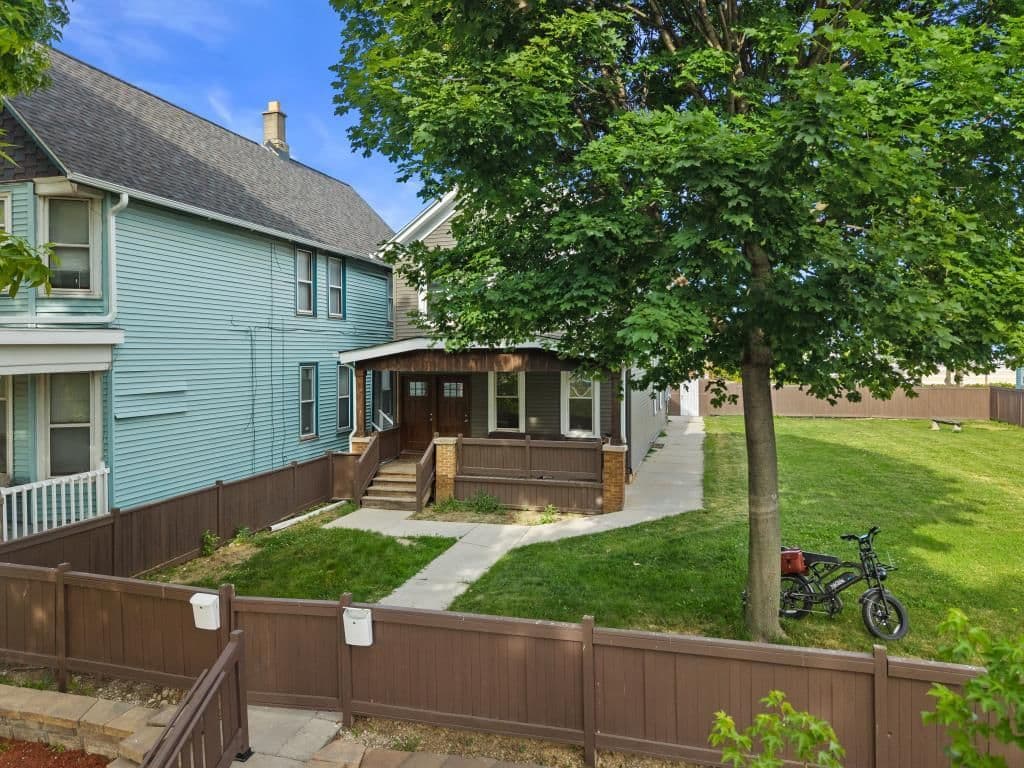 446 28th St, Milwaukee, WI 53208 2