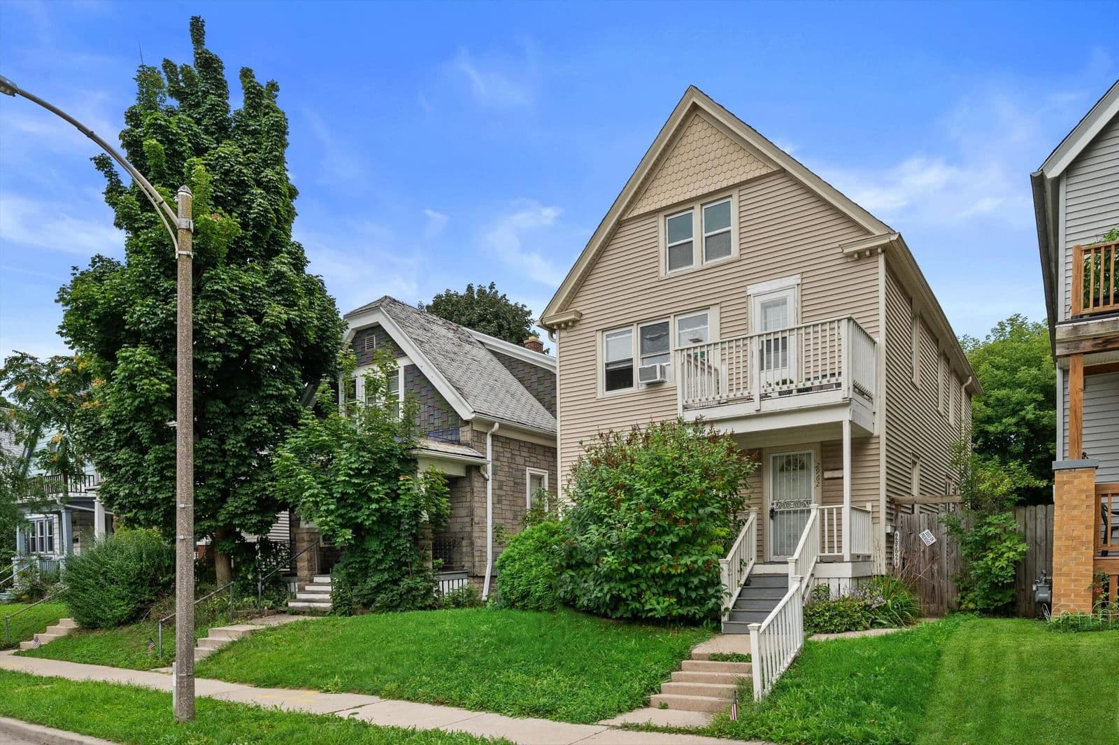2962 Pierce St, Milwaukee, WI 53212