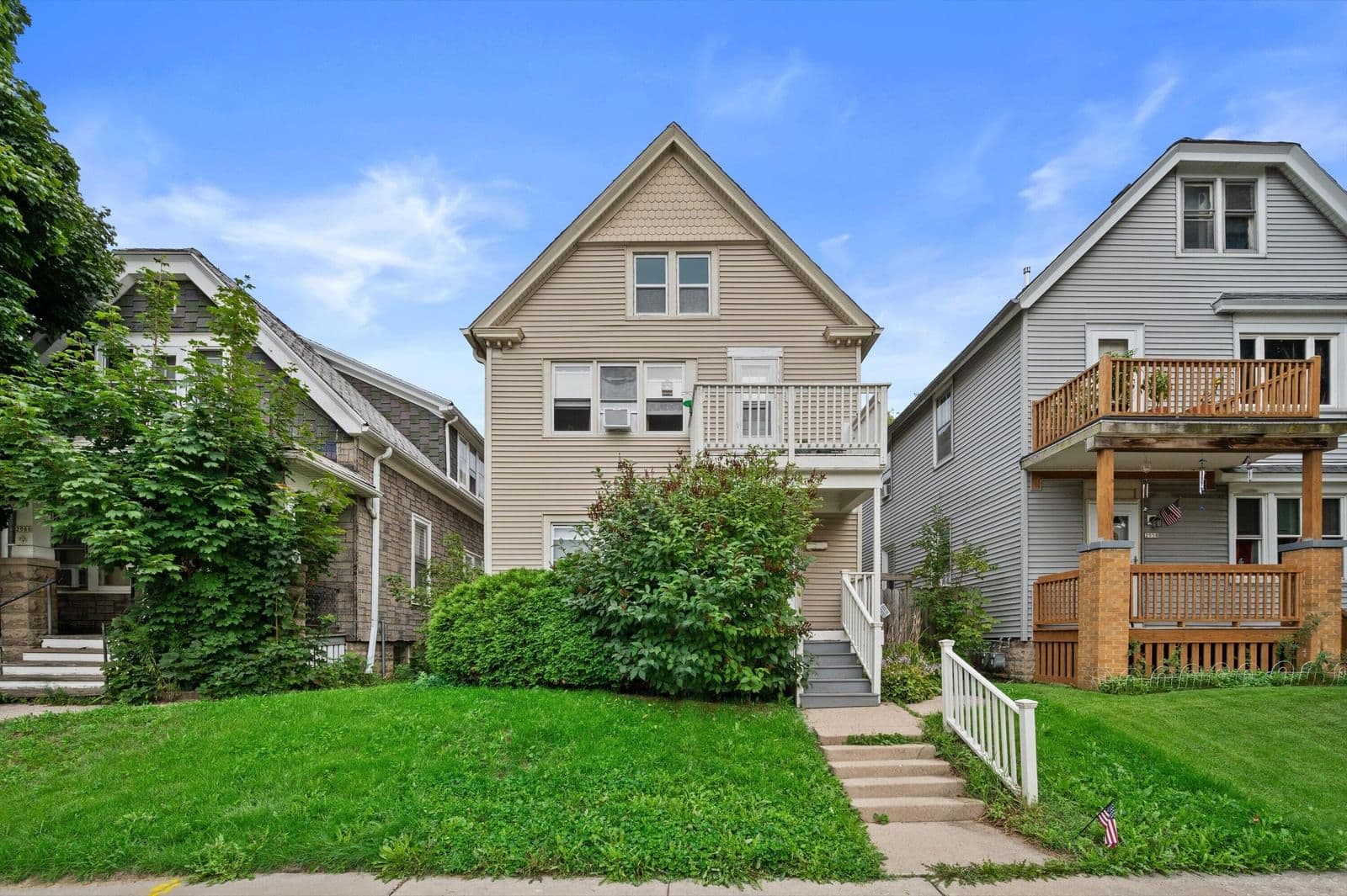 2962 Pierce St, Milwaukee, WI 53212 2