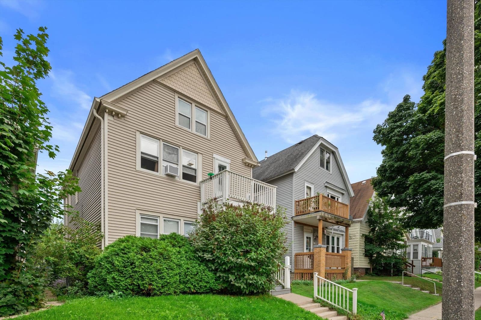 2962 Pierce St, Milwaukee, WI 53212 3