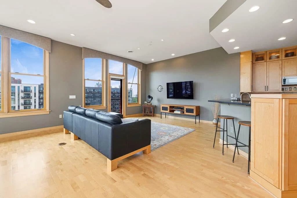 1325 Van Buren St 4