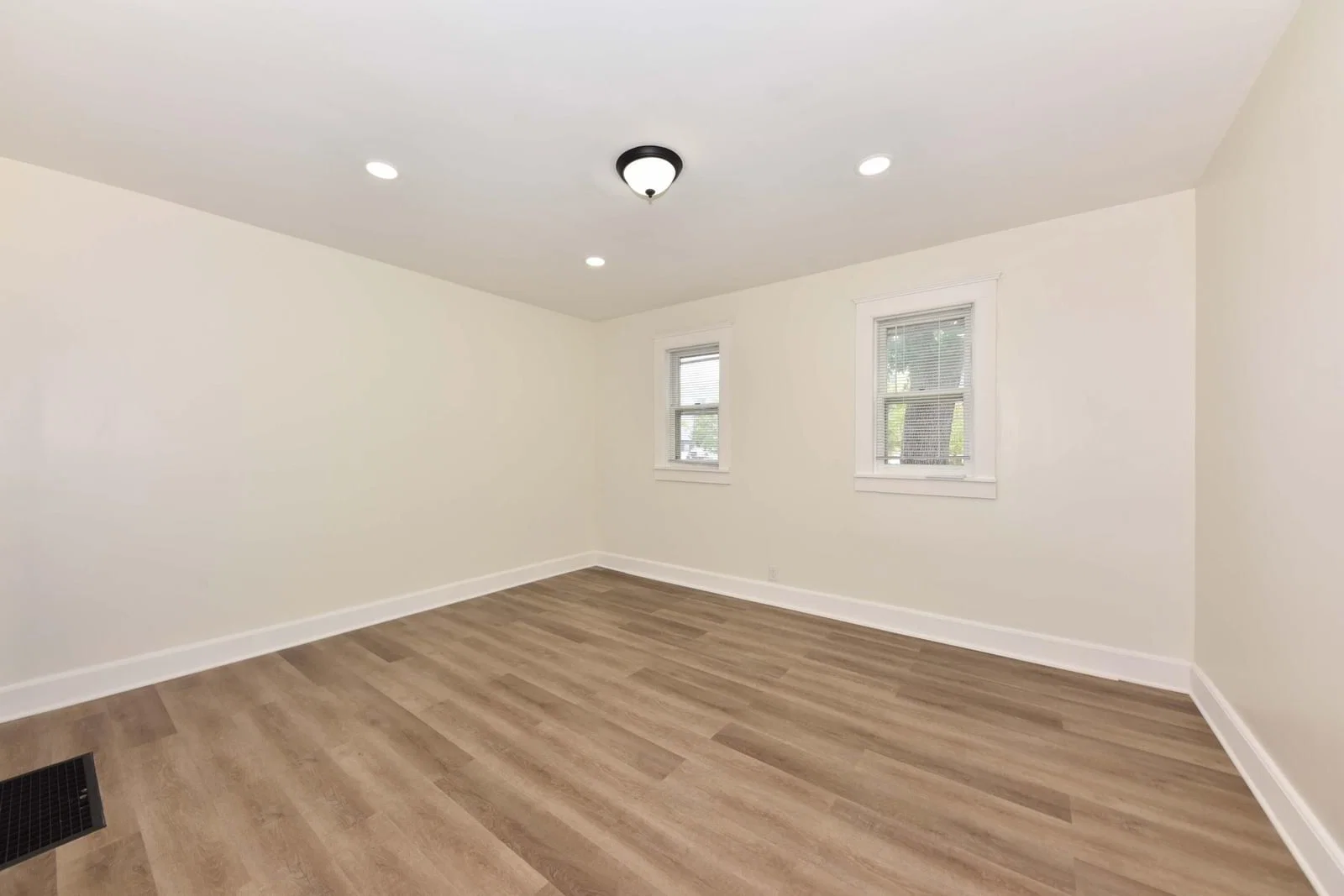 2209 Dr William Finlayson 3