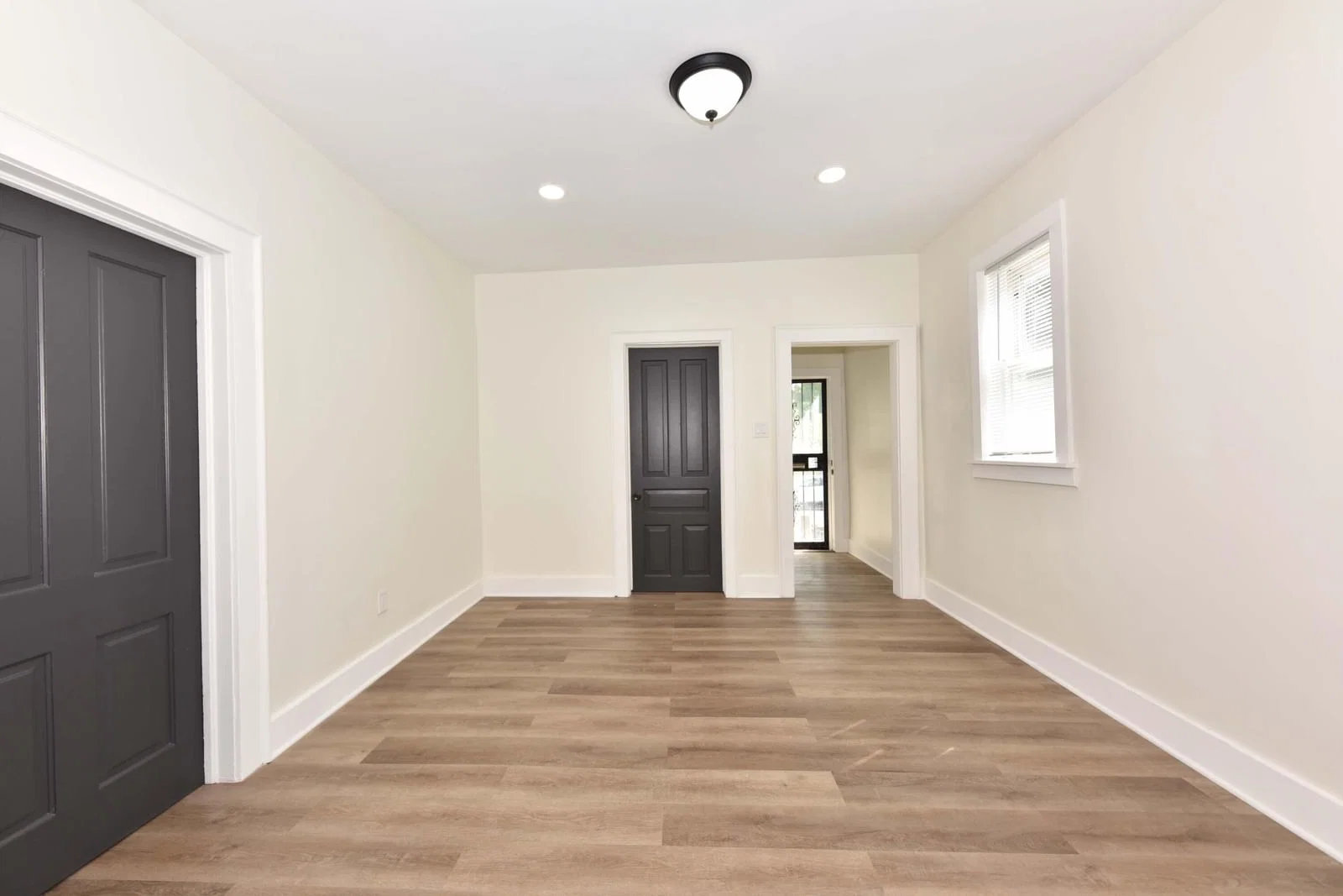 2209 Dr William Finlayson 2
