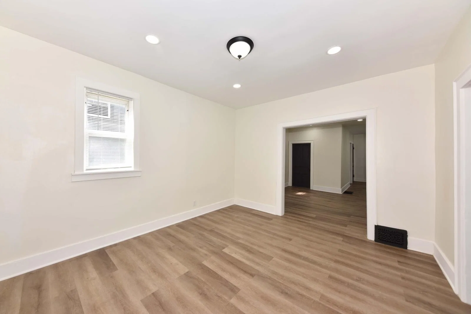 2209 Dr William Finlayson 4