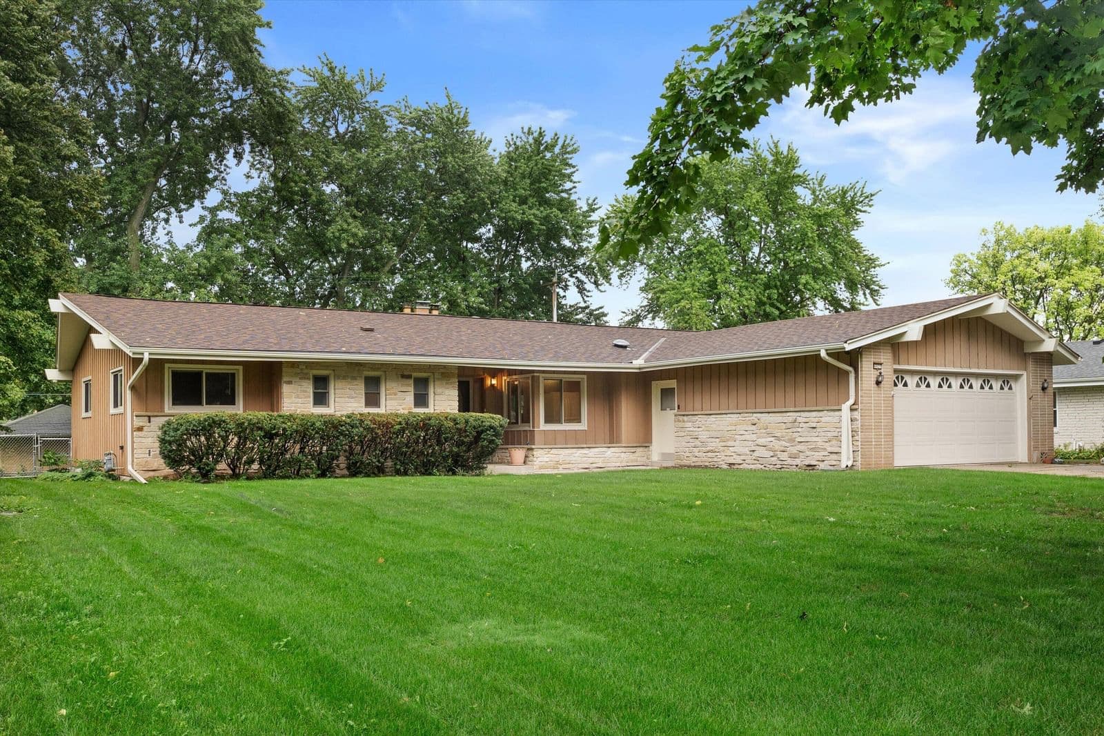4420 110th St, Wauwatosa, WI 53225