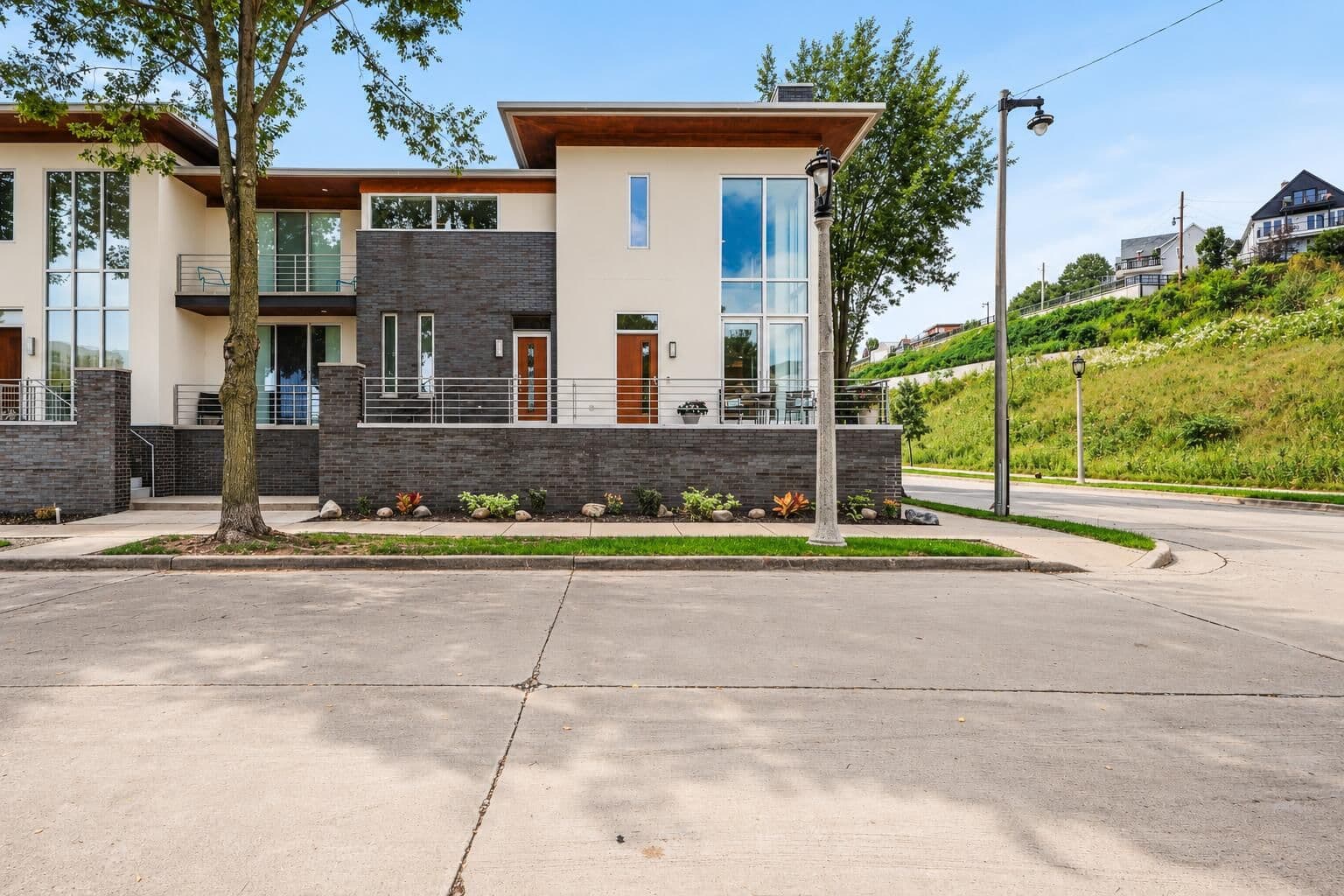1931 Pierce St, Milwaukee, WI 53212