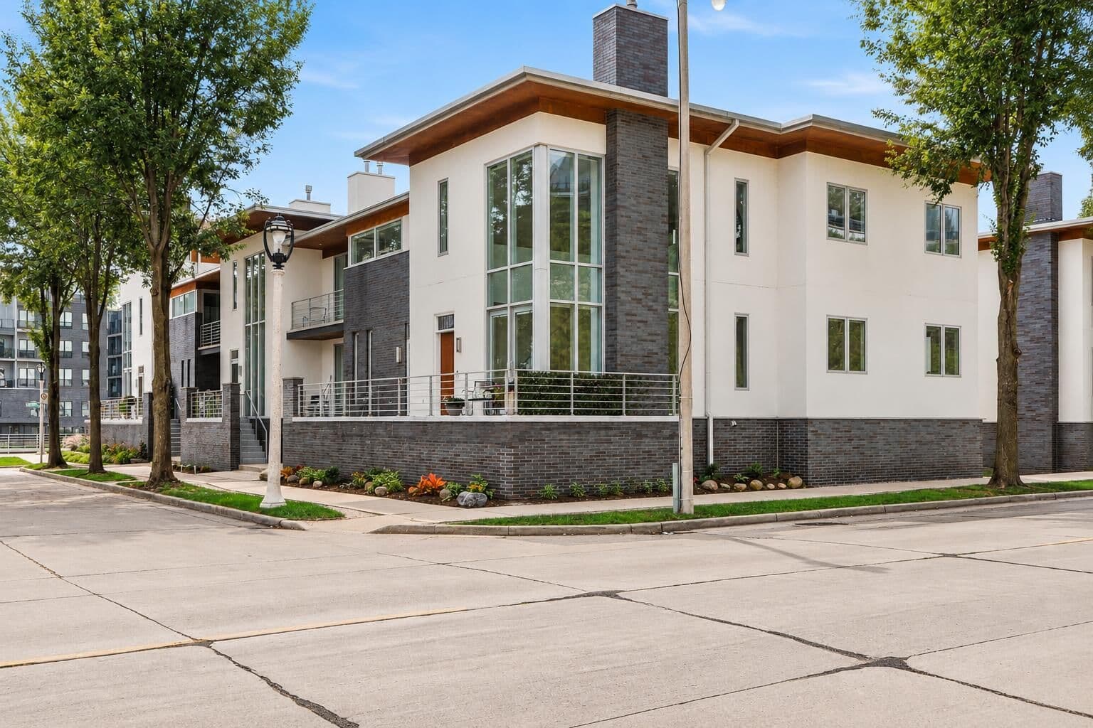 1931 Pierce St, Milwaukee, WI 53212 2