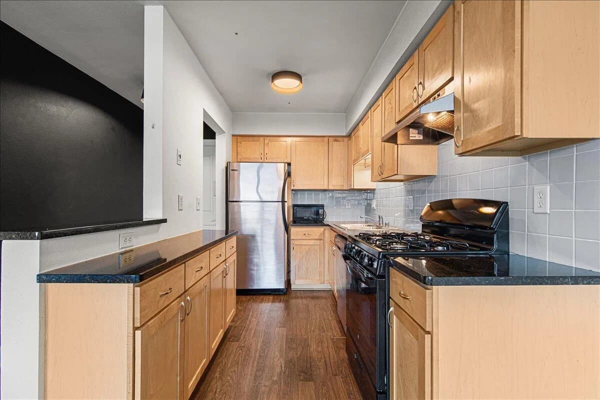 2121 Cambridge Ave, Milwaukee, WI 53202