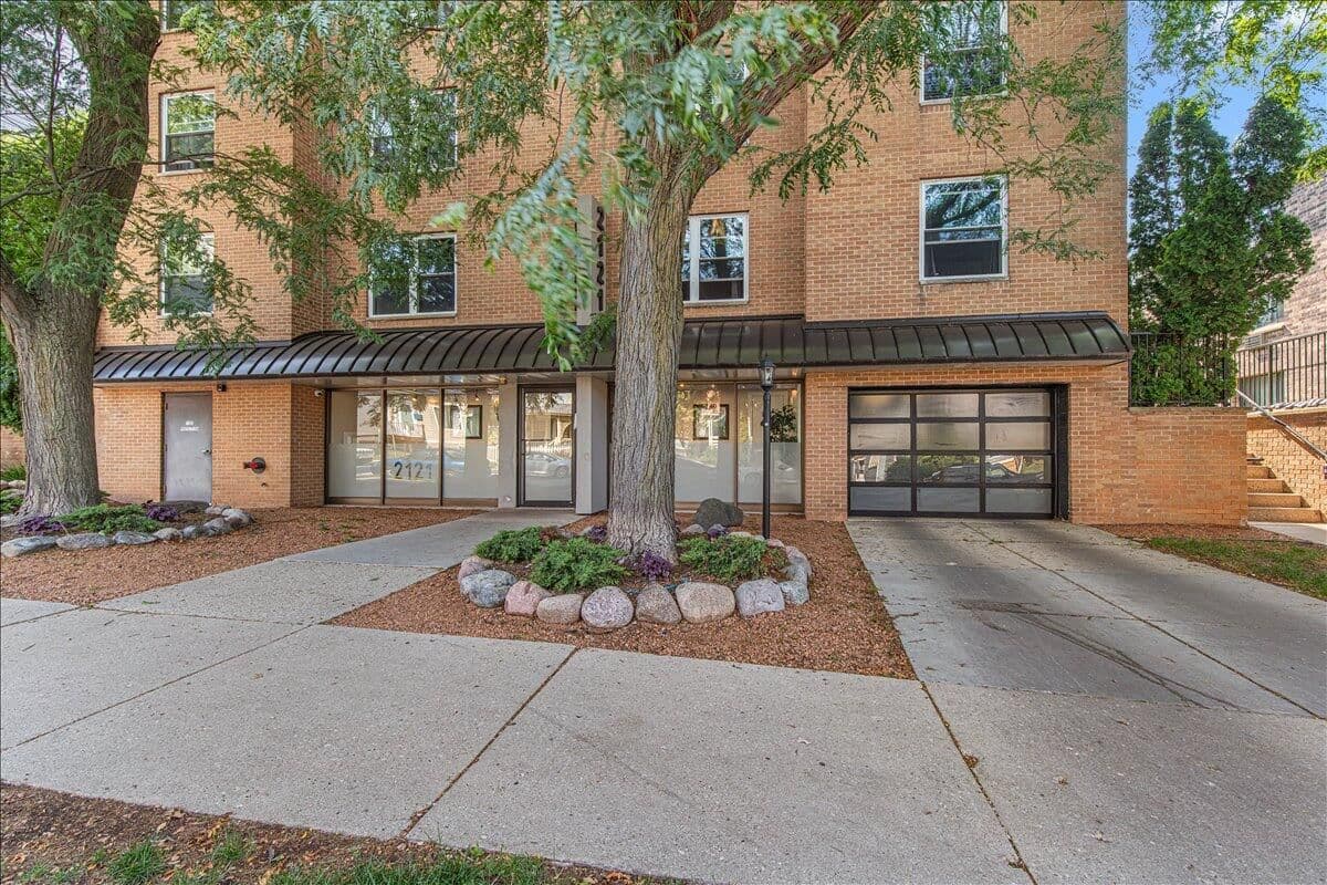 2121 Cambridge Ave, Milwaukee, WI 53202 3