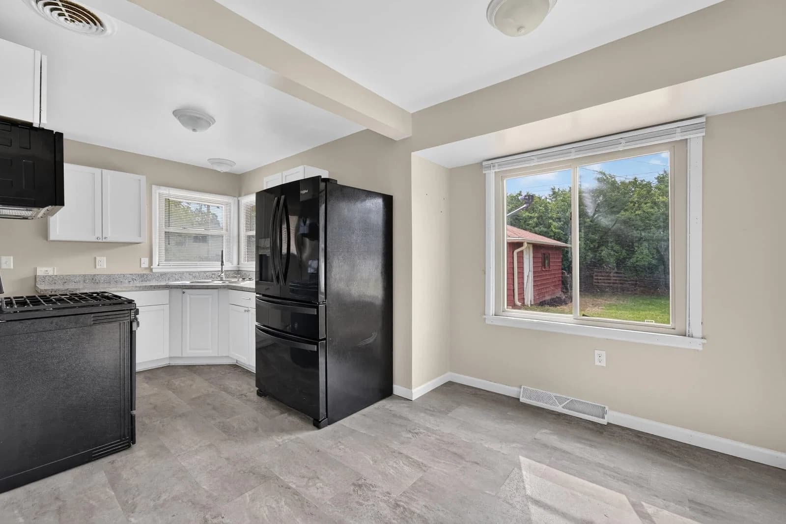 8125 Clovernook 4