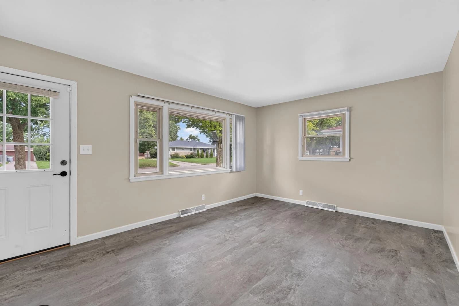 8125 Clovernook 2