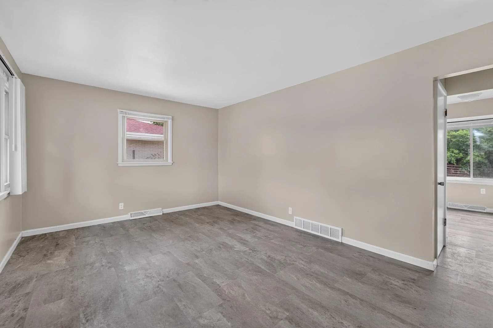 8125 Clovernook 3