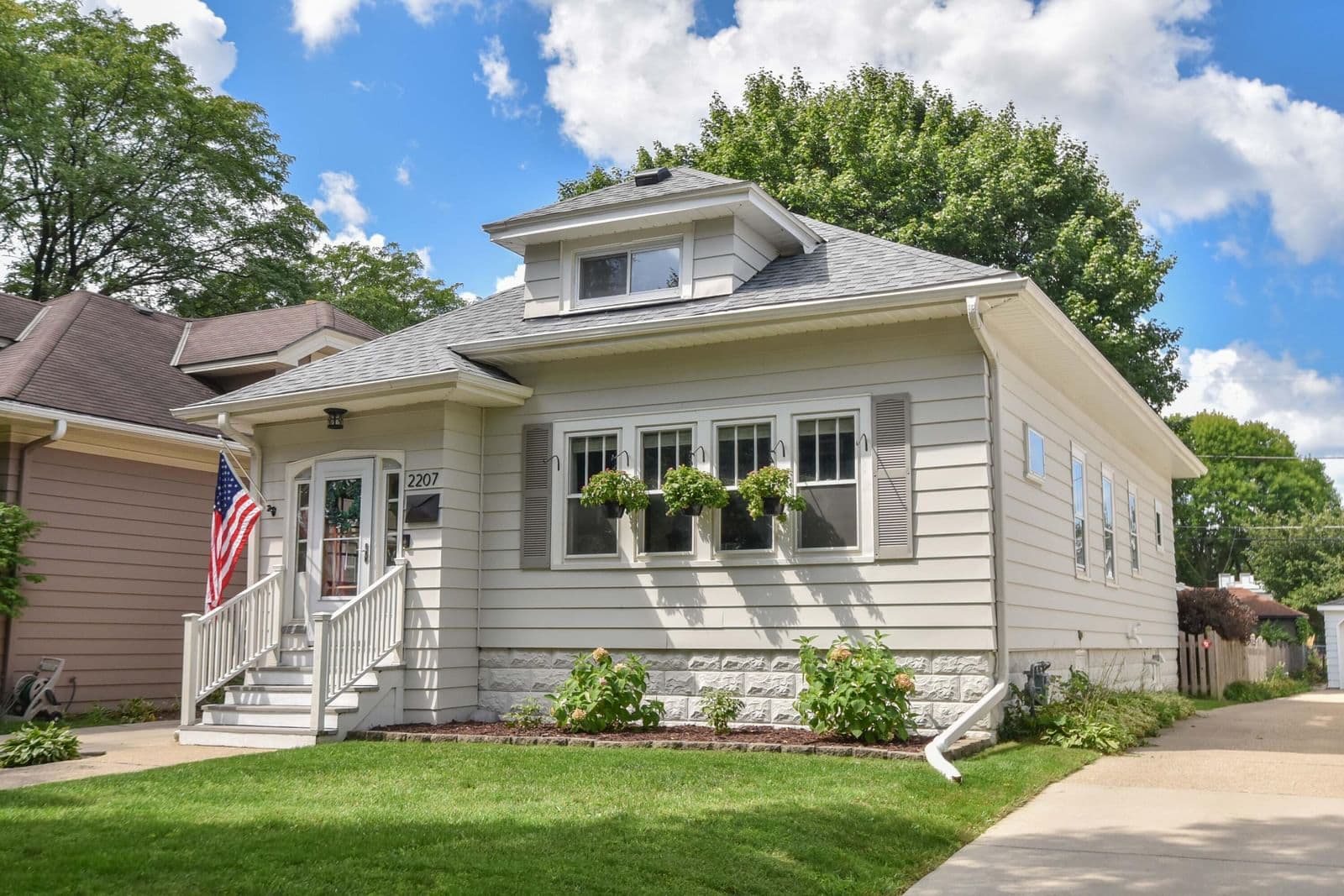 2207 66th St, Wauwatosa, WI 53213