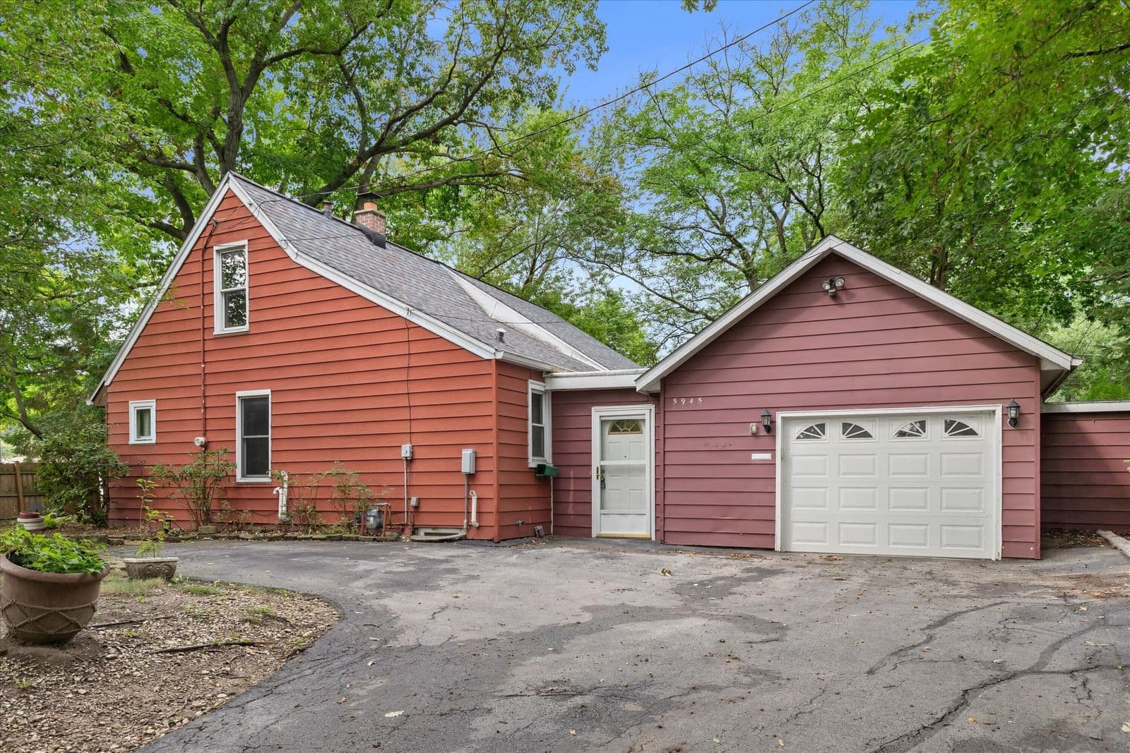 5945 20th St, Milwaukee, WI 53221 2