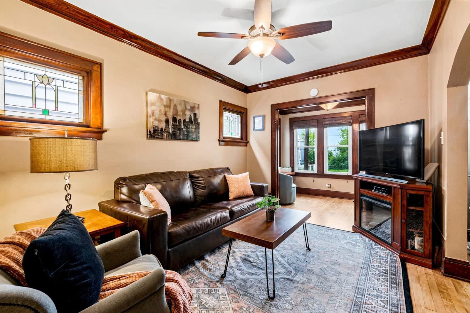 1811 Astor St 5