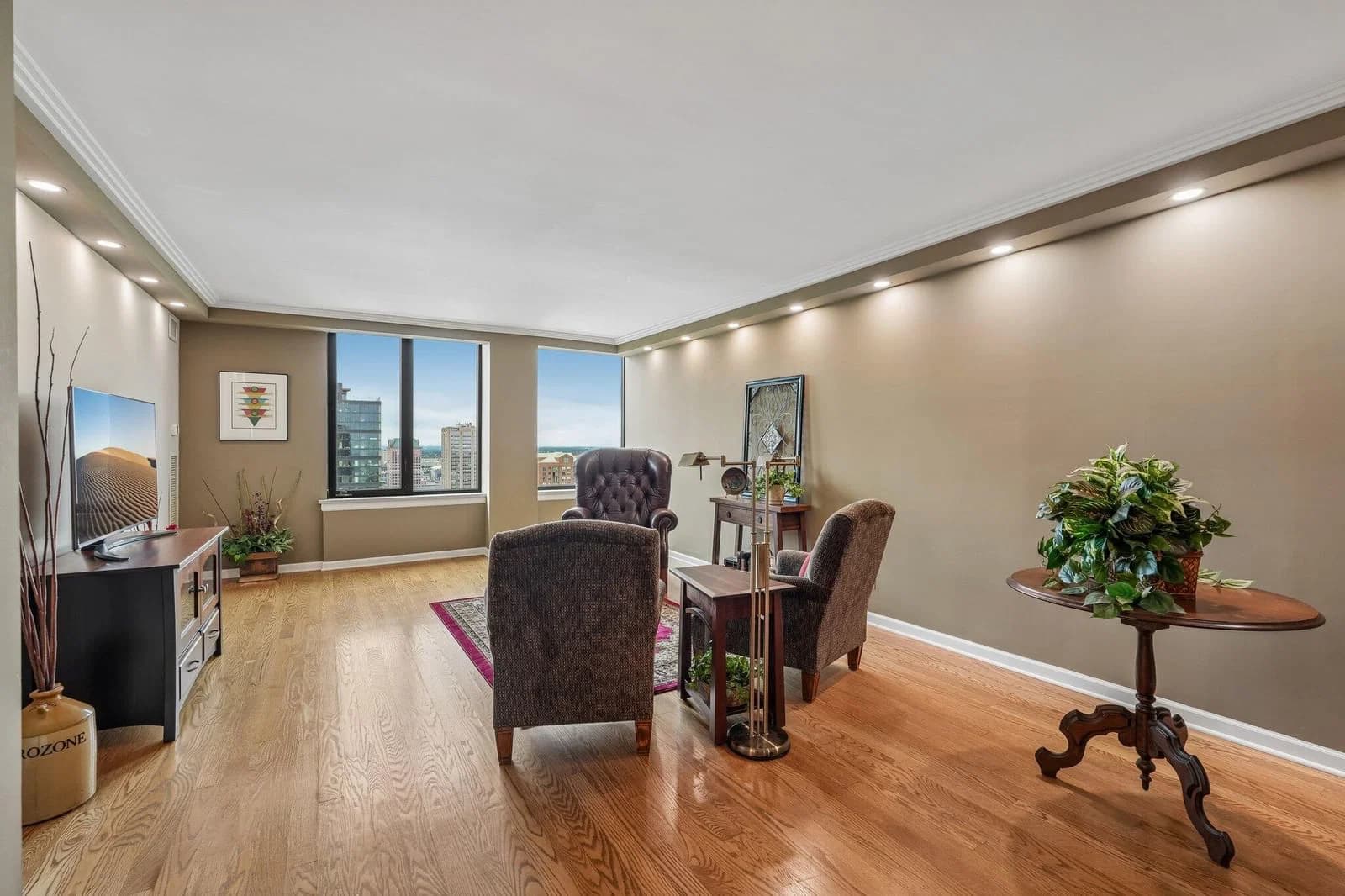 929 Astor St 5
