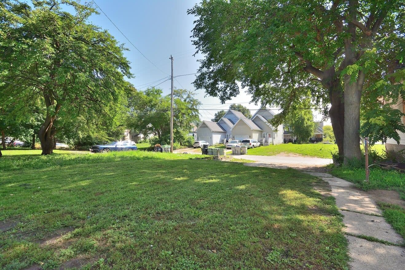 2608 37th St, Milwaukee, WI 53210 3
