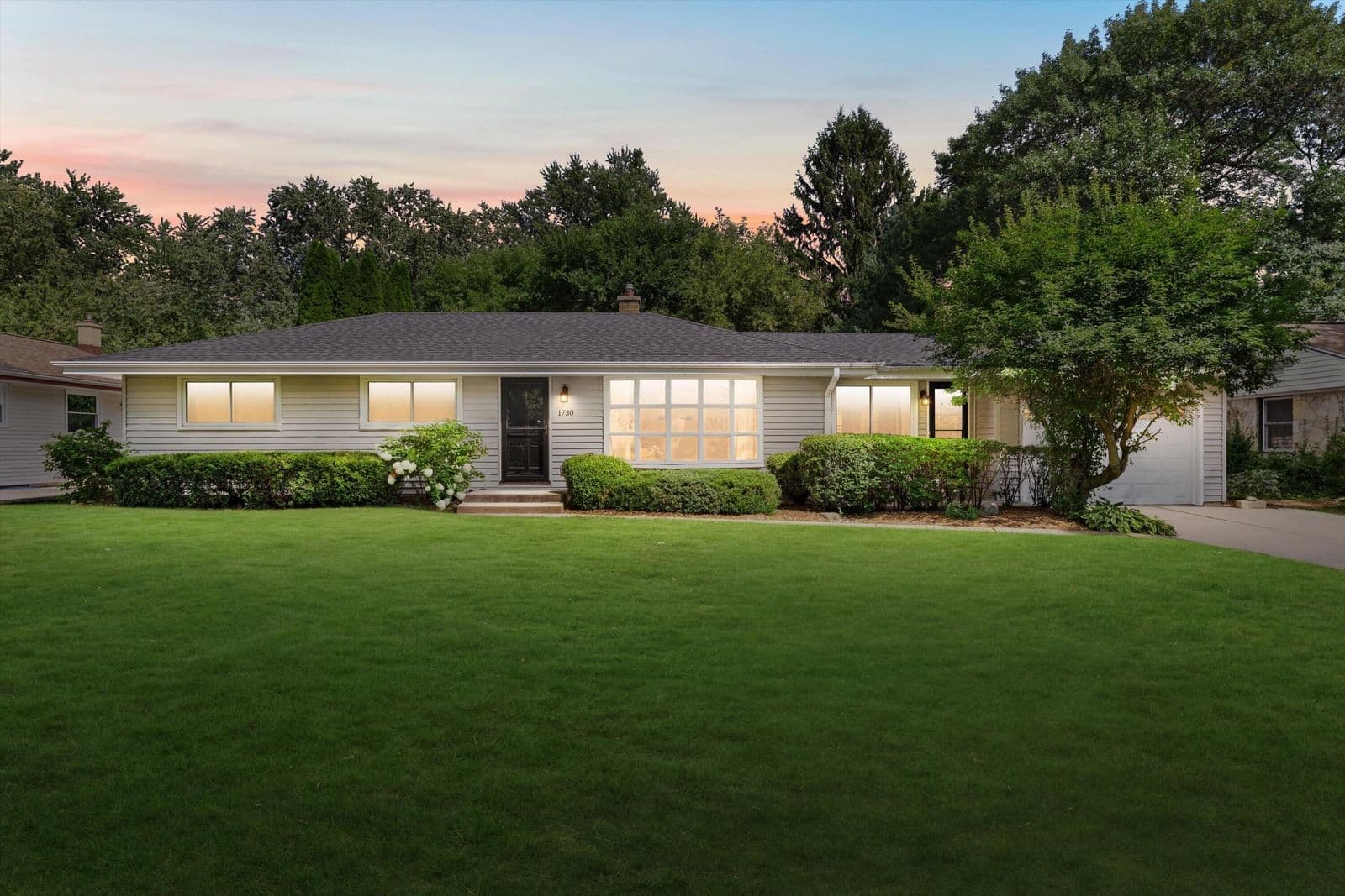 1730 118th St, Wauwatosa, WI 53226