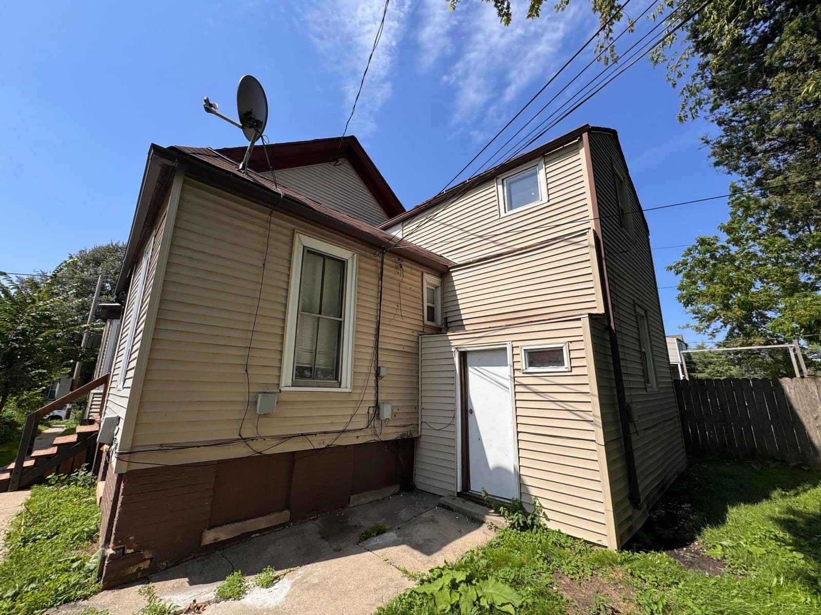 2232 Allis St 4