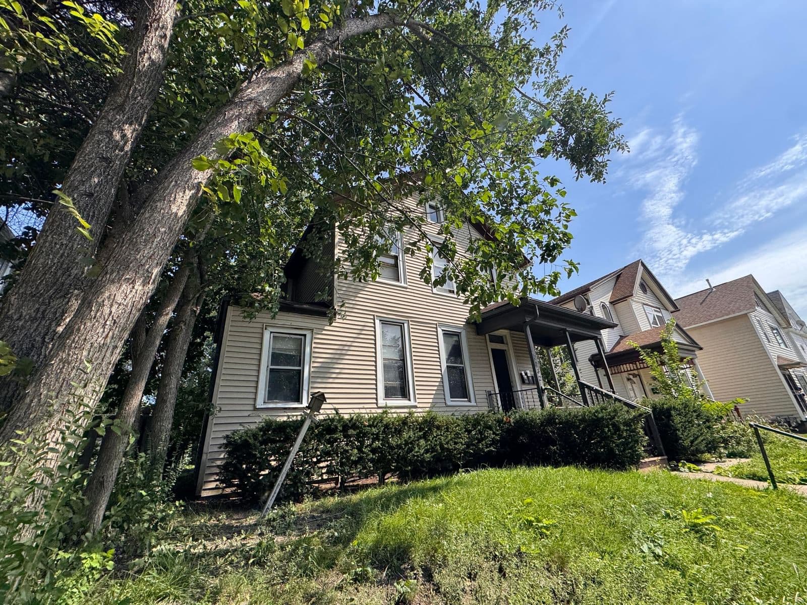 2232 Allis St, Milwaukee, WI 53207 3