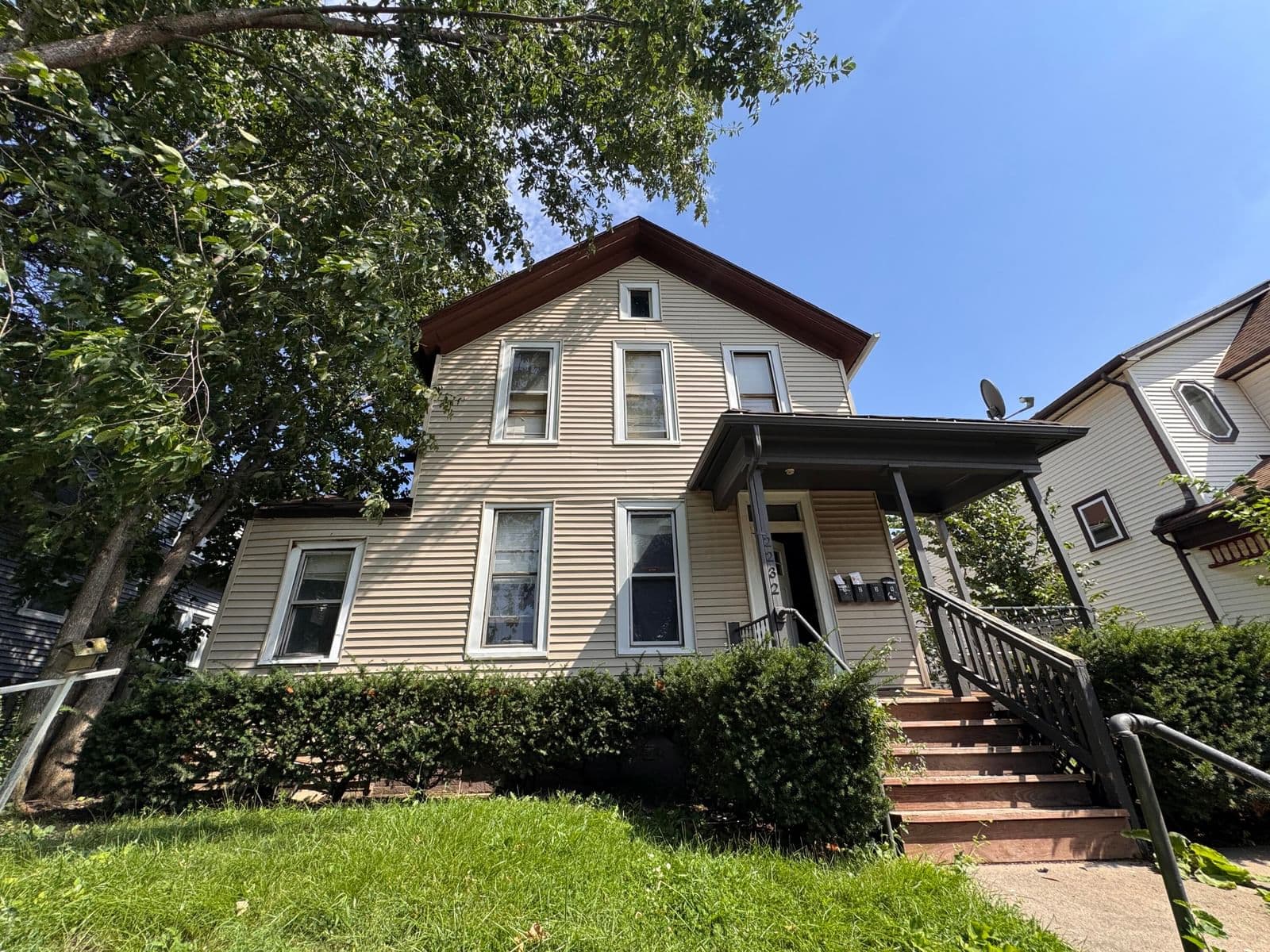 2232 Allis St, Milwaukee, WI 53207