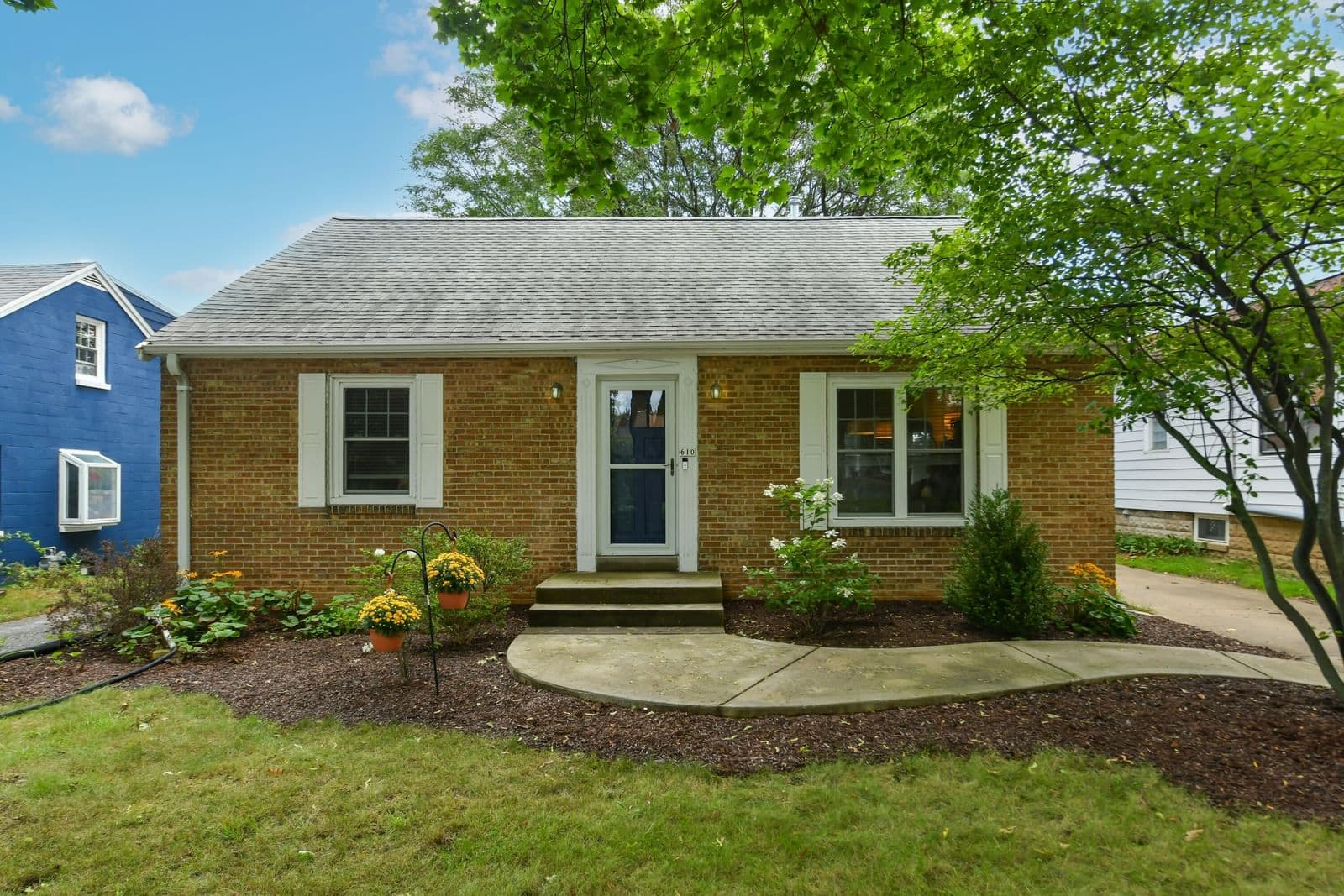 610 112th St, Wauwatosa, WI 53226