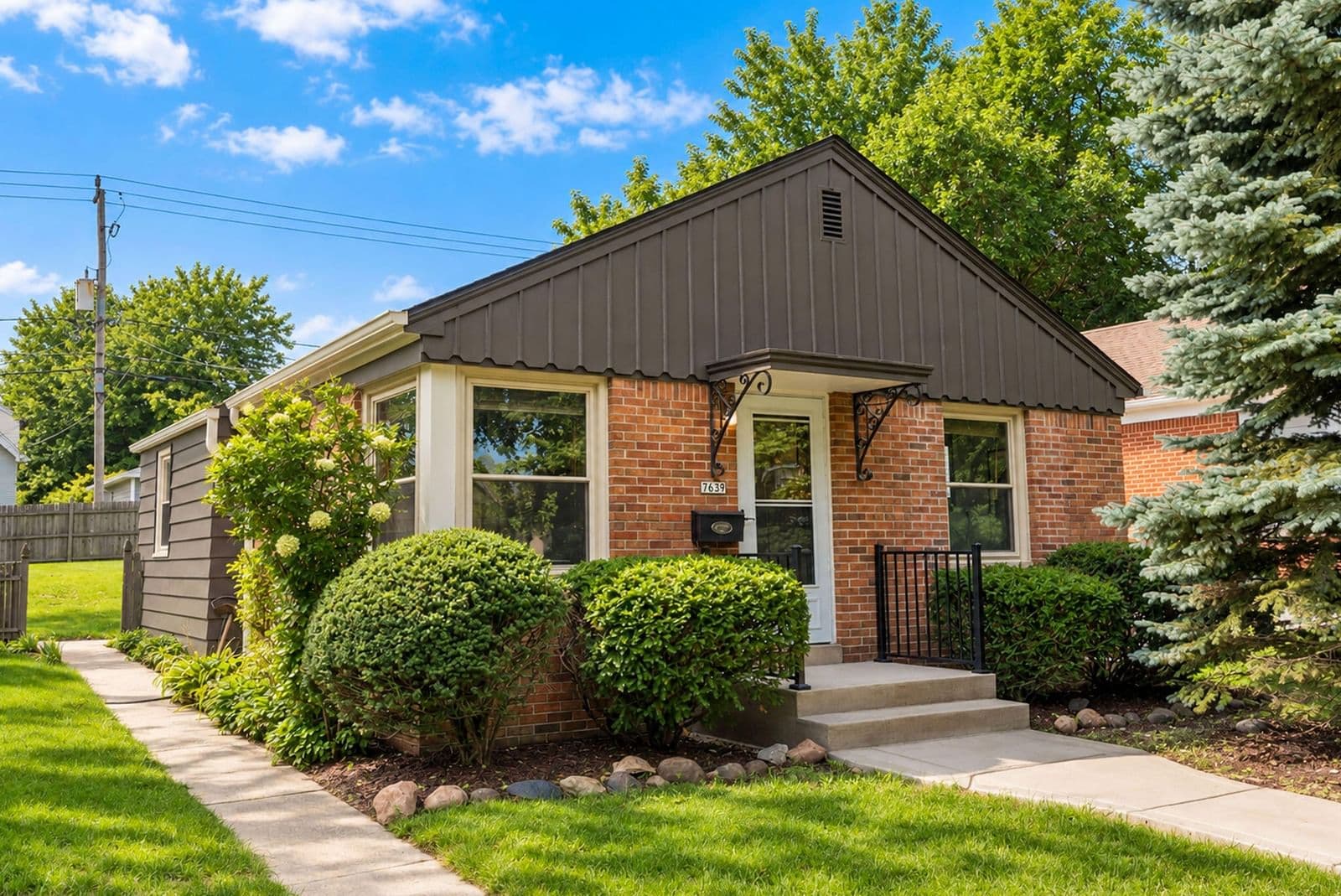 7639 Lorraine Pl, Milwaukee, WI 53222