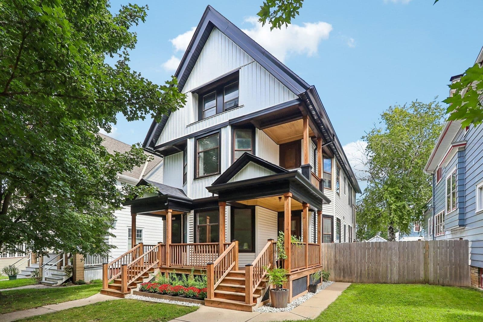 2846 Herman St, Milwaukee, WI 53207 2