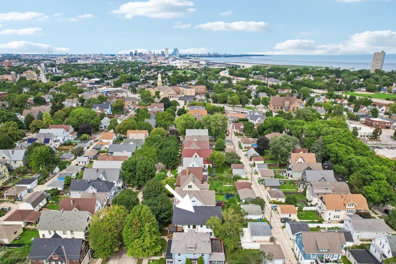 2846 Herman St, Milwaukee, WI 53207 3