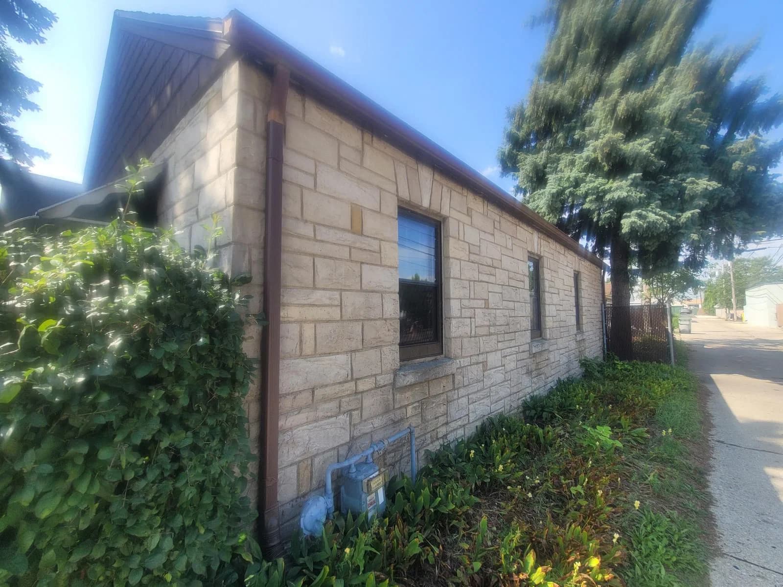 4719 6th St, Milwaukee, WI 53221 2