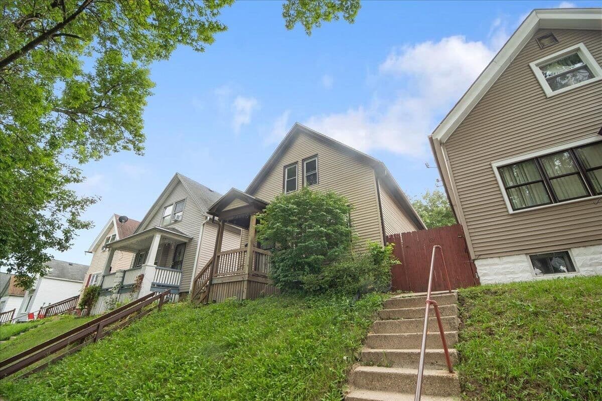 1003 31st St, Milwaukee, WI 53215 2