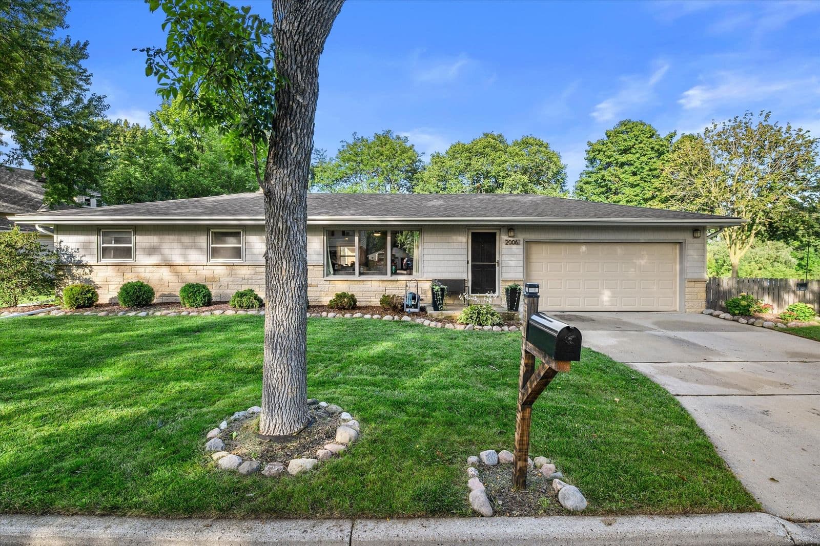 2006 107th St, Wauwatosa, WI 53226 2