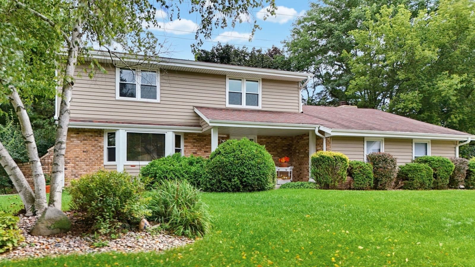 10257 Spring Green Rd, Greenfield, WI 53228