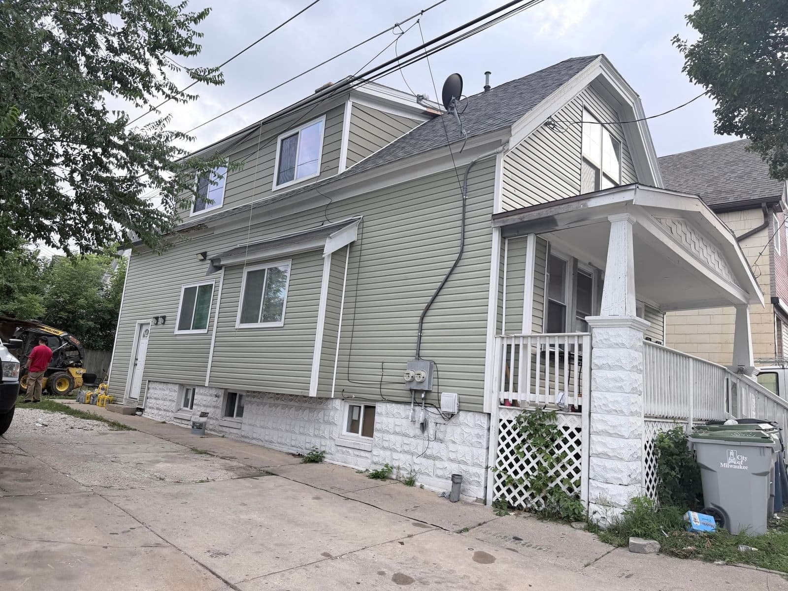 565 Rogers St, Milwaukee, WI 53204 2