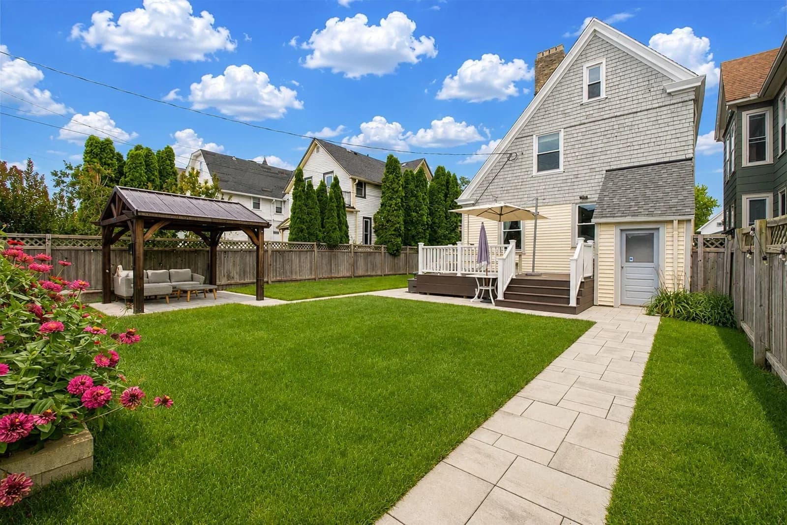 538 Otjen St, Milwaukee, WI 53207 3