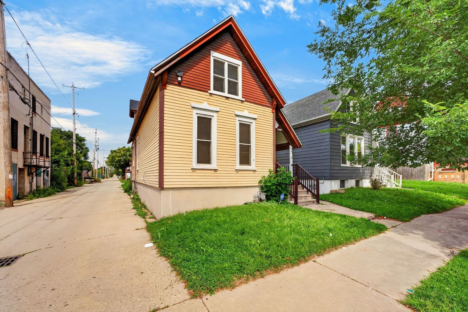 216 Center St, Milwaukee, WI 53212