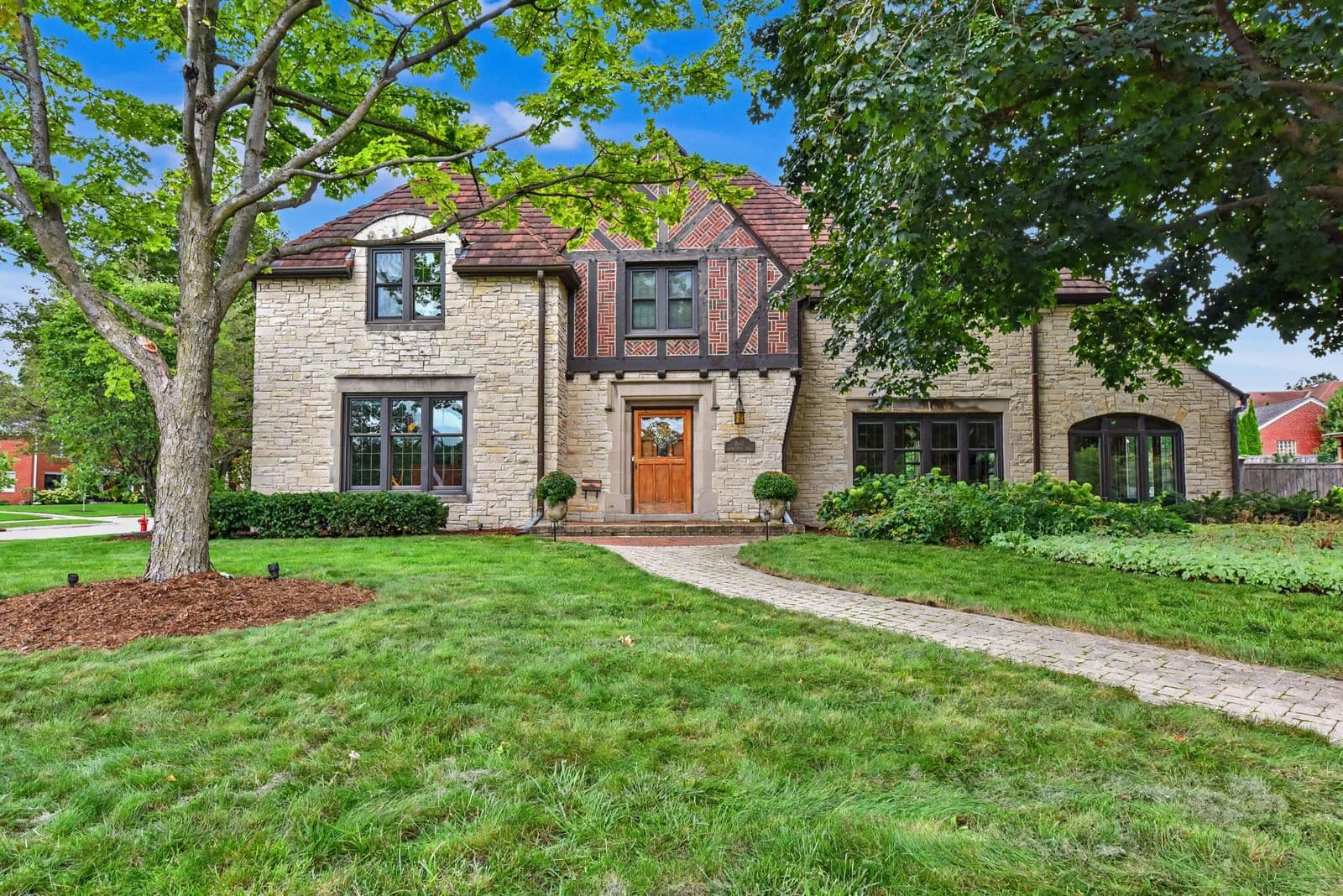 660 Honey Creek Pkwy, Wauwatosa, WI 53213