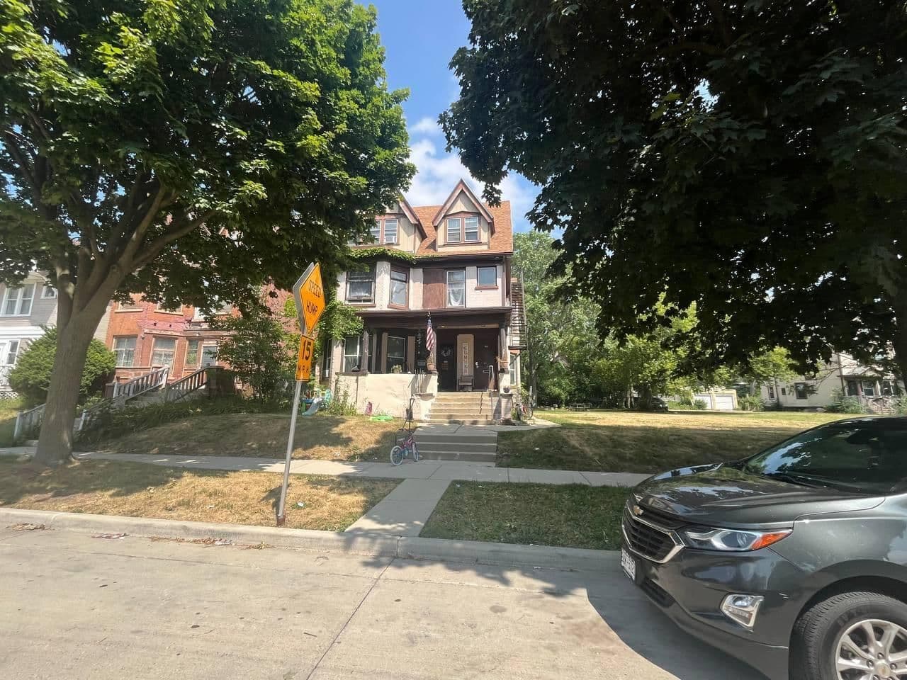 2632 2nd St, Milwaukee, WI 53212 2