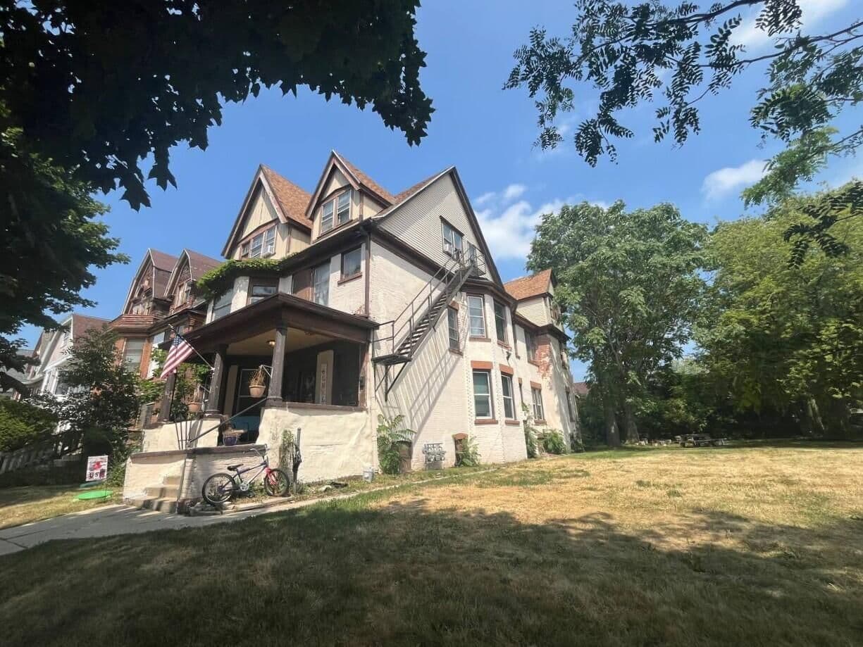 2632 2nd St, Milwaukee, WI 53212 3