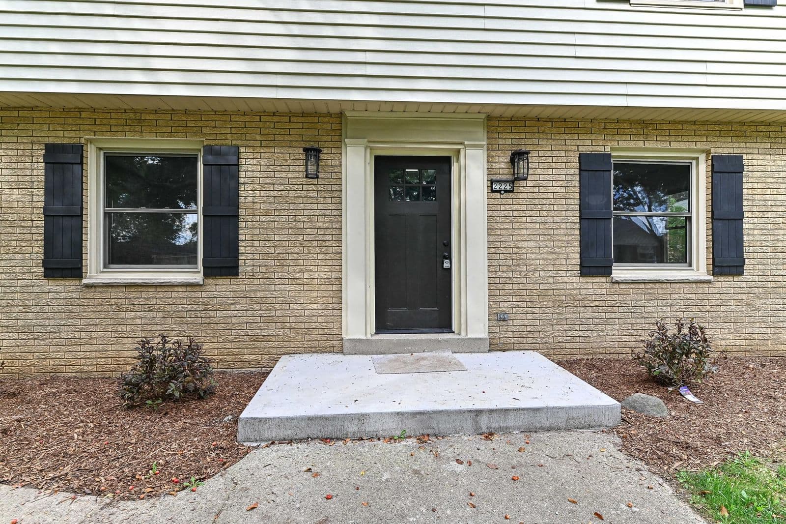 2225 103rd St, Wauwatosa, WI 53226 2