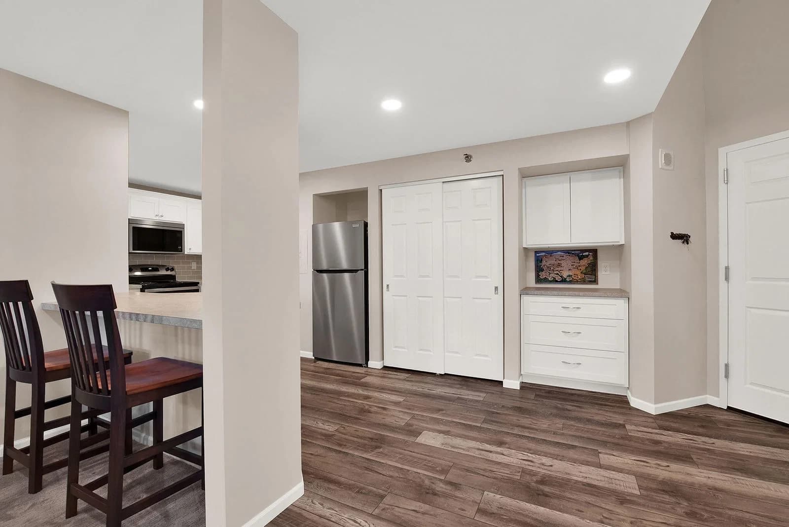 270 Highland Ave, Milwaukee, WI 53202 2